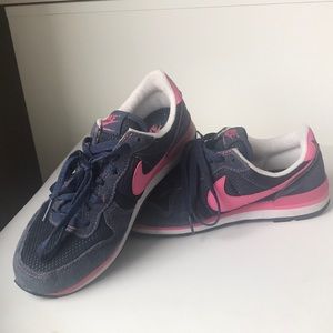 Nike Athletic Shoe Size 6.5